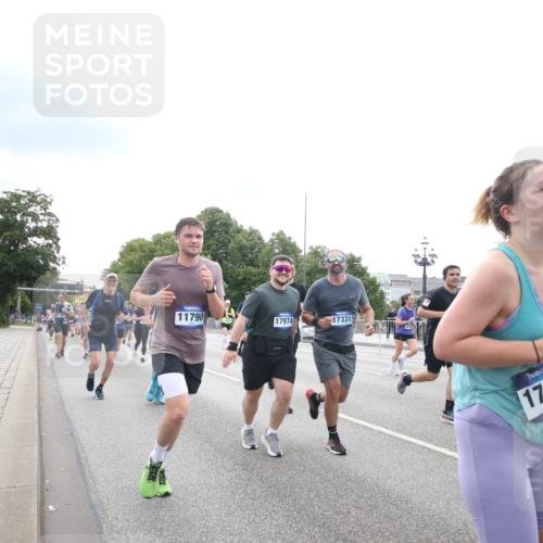 29.06.2025 - hella hamburg halbmarathon Jannik Wohlers http://msf.ph/oto/8151241 29.06.2025 10:35:11 Lombardsbrücke 1336, 1730, 1786, 1821, 2001, 2425, 2787, 3243, 4333, 4703, 4704, 4902, 4965, 5147, 5240, 5793, 6381, 6746, 6867, 7382, 8249, 8567, 9342, 9470, 9803, 9806, 9819, 10565, 10652, 11838, 11839, 12026, 12851, 13240, 13505, 13805, 13899, 14402, 14684, 15032, 16710, 17289, 17331, 17689, 17868, 17883, 17974, 17996, 17998, 18036, 18269, 18292, 18361, 18524, 18912 meine-sportfotos.de