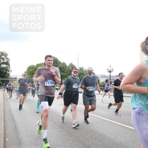 29.06.2025 - hella hamburg halbmarathon Jannik Wohlers http://msf.ph/oto/8151246 29.06.2025 10:35:11 Lombardsbrücke 1336, 1730, 1786, 1821, 2001, 2425, 2787, 3243, 4333, 4703, 4704, 4902, 4965, 5147, 5240, 5793, 6381, 6746, 6867, 7382, 8249, 8567, 9342, 9470, 9803, 9806, 9819, 10565, 10652, 11838, 11839, 12026, 12851, 13240, 13505, 13805, 13899, 14402, 14684, 15032, 16710, 17289, 17331, 17689, 17868, 17883, 17974, 17996, 17998, 18036, 18269, 18292, 18361, 18524, 18912 meine-sportfotos.de