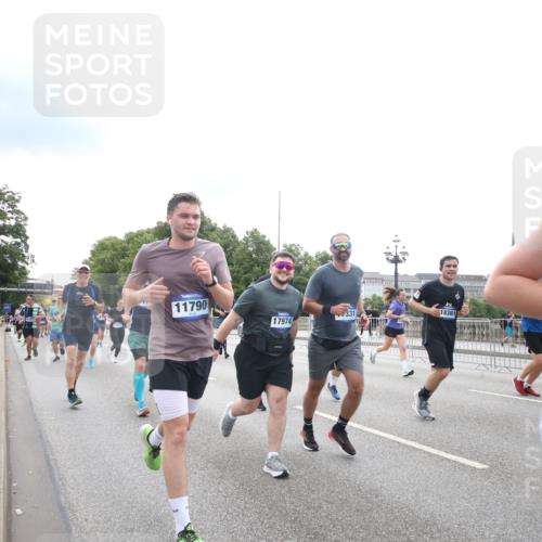 29.06.2025 - hella hamburg halbmarathon Jannik Wohlers http://msf.ph/oto/8151251 29.06.2025 10:35:11 Lombardsbrücke 1336, 1730, 1786, 1821, 2001, 2425, 2787, 3243, 4333, 4703, 4704, 4902, 4965, 5147, 5240, 5793, 6381, 6746, 6867, 7382, 8249, 8567, 9342, 9470, 9803, 9806, 9819, 10565, 10652, 11838, 11839, 12026, 12851, 13240, 13505, 13805, 13899, 14402, 14684, 15032, 16710, 17289, 17331, 17689, 17868, 17883, 17974, 17996, 17998, 18036, 18269, 18292, 18361, 18524, 18912 meine-sportfotos.de