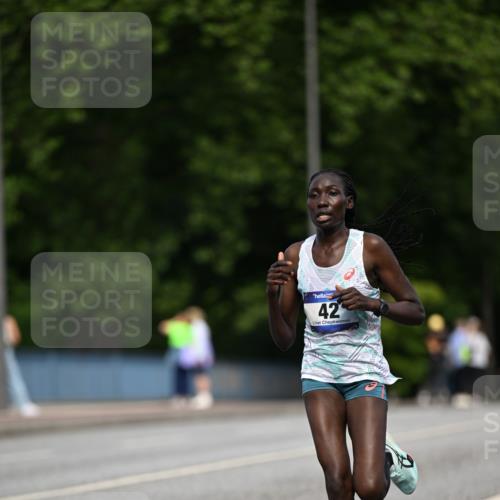 29.06.2025 - hella hamburg halbmarathon Dr. Thomas Lammeyer http://msf.ph/oto/8151259 29.06.2025 09:38:54 Kennedybrücke 42 meine-sportfotos.de