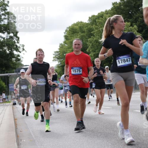 29.06.2025 - hella hamburg halbmarathon Jannik Wohlers http://msf.ph/oto/8151263 29.06.2025 10:14:34 Lombardsbrücke 1071, 1296, 1379, 1575, 1745, 2046, 2140, 2601, 2690, 3025, 3454, 3507, 3509, 3691, 3844, 4495, 4641, 5608, 5800, 6181, 6248, 7195, 7439, 7881, 8055, 8239, 8275, 8522, 8563, 8609, 8854, 9113, 9173, 9911, 9975, 10391, 10589, 10717, 10963, 11271, 11598, 11611, 11643, 11683, 12634, 13212, 13393, 13683, 14015, 14195, 14452, 14497, 14617, 14999, 15037, 15038, 15700, 16208, 16419, 17128, 17708, 17847, 18015, 18176 meine-sportfotos.de