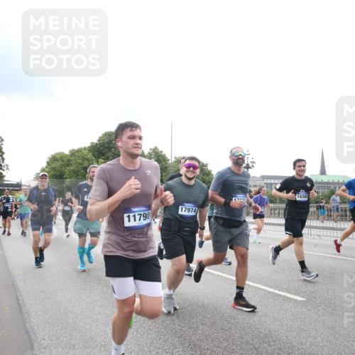 29.06.2025 - hella hamburg halbmarathon Jannik Wohlers http://msf.ph/oto/8151266 29.06.2025 10:35:11 Lombardsbrücke 1336, 1730, 1786, 1821, 2001, 2425, 2787, 3243, 4333, 4703, 4704, 4902, 4965, 5147, 5240, 5793, 6381, 6746, 6867, 7382, 8249, 8567, 9342, 9470, 9803, 9806, 9819, 10565, 10652, 11838, 11839, 12026, 12851, 13240, 13505, 13805, 13899, 14402, 14684, 15032, 16710, 17289, 17331, 17689, 17868, 17883, 17974, 17996, 17998, 18036, 18269, 18292, 18361, 18524, 18912 meine-sportfotos.de