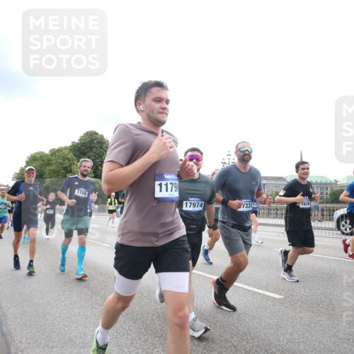 29.06.2025 - hella hamburg halbmarathon Jannik Wohlers http://msf.ph/oto/8151278 29.06.2025 10:35:12 Lombardsbrücke 1336, 1730, 1786, 1821, 2001, 2425, 2787, 3243, 4333, 4703, 4704, 4902, 4965, 5147, 5240, 5793, 6381, 6746, 6867, 7382, 8567, 9342, 9470, 9803, 9806, 9819, 10565, 10652, 12026, 12851, 13240, 13505, 13805, 13899, 14402, 14684, 15032, 16710, 17289, 17331, 17689, 17817, 17868, 17883, 17974, 17996, 17998, 18036, 18292, 18361, 18524, 18912 meine-sportfotos.de