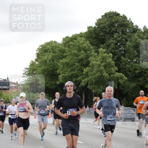 29.06.2025 - hella hamburg halbmarathon Jannik Wohlers http://msf.ph/oto/8151282 29.06.2025 10:51:33 Lombardsbrücke 1418, 1978, 3038, 4598, 4606, 5062, 5534, 6456, 6604, 7682, 8250, 8251, 8621, 9220, 9460, 9590, 9594, 9673, 9730, 10533, 10673, 10693, 10830, 11101, 11375, 12065, 12510, 12969, 13151, 13152, 14720, 14937, 14959, 15128, 16015, 16234, 17253, 17277, 17364, 17429, 17902, 18078, 18615, 18780, 18975 meine-sportfotos.de