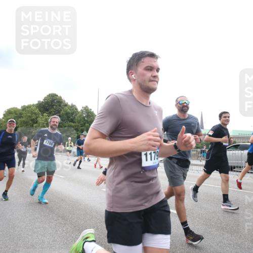 29.06.2025 - hella hamburg halbmarathon Jannik Wohlers http://msf.ph/oto/8151292 29.06.2025 10:35:12 Lombardsbrücke 1336, 1730, 1786, 1821, 2001, 2425, 2787, 3243, 4333, 4703, 4704, 4902, 4965, 5147, 5240, 5793, 6381, 6746, 6867, 7382, 8567, 9342, 9470, 9803, 9806, 9819, 10565, 10652, 12026, 12851, 13240, 13505, 13805, 13899, 14402, 14684, 15032, 16710, 17289, 17331, 17689, 17817, 17868, 17883, 17974, 17996, 17998, 18036, 18292, 18361, 18524, 18912 meine-sportfotos.de