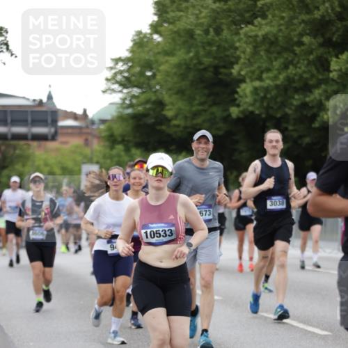 29.06.2025 - hella hamburg halbmarathon Jannik Wohlers http://msf.ph/oto/8151296 29.06.2025 10:51:34 Lombardsbrücke 1418, 1978, 3038, 4087, 4598, 4606, 5062, 5534, 6456, 6604, 7682, 8250, 8251, 8621, 9220, 9460, 9590, 9594, 9673, 9730, 10533, 10673, 10693, 11101, 11375, 12065, 12510, 12969, 13151, 13152, 14720, 14937, 14959, 15128, 16015, 16234, 17253, 17277, 17364, 17429, 17902, 18078, 18615, 18780, 18975 meine-sportfotos.de
