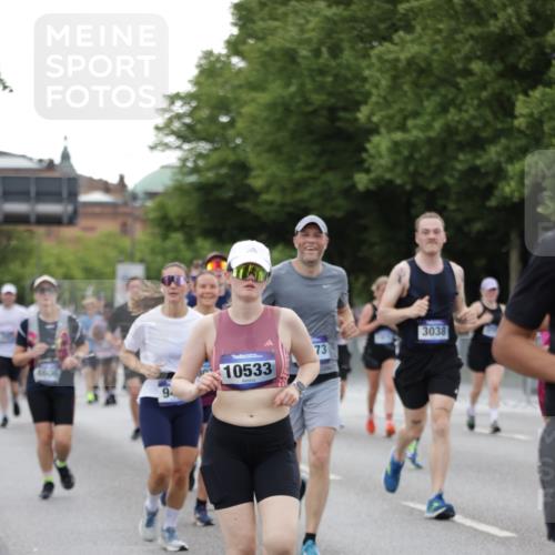29.06.2025 - hella hamburg halbmarathon Jannik Wohlers http://msf.ph/oto/8151301 29.06.2025 10:51:34 Lombardsbrücke 1418, 1978, 3038, 4087, 4598, 4606, 5062, 5534, 6456, 6604, 7682, 8250, 8251, 8621, 9220, 9460, 9590, 9594, 9673, 9730, 10533, 10673, 10693, 11101, 11375, 12065, 12510, 12969, 13151, 13152, 14720, 14937, 14959, 15128, 16015, 16234, 17253, 17277, 17364, 17429, 17902, 18078, 18615, 18780, 18975 meine-sportfotos.de
