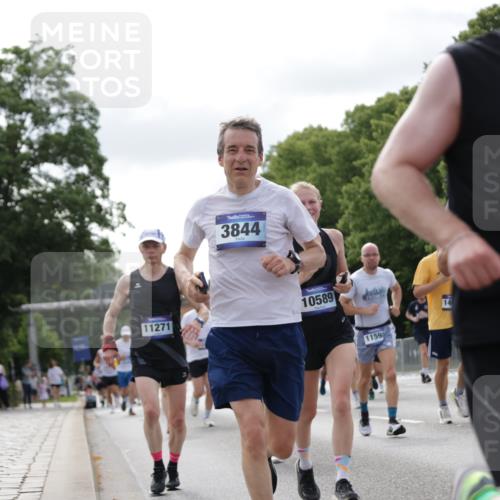 29.06.2025 - hella hamburg halbmarathon Jannik Wohlers http://msf.ph/oto/8151307 29.06.2025 10:14:36 Lombardsbrücke 1071, 1296, 1379, 1575, 1745, 2140, 2281, 2601, 2690, 3025, 3454, 3507, 3509, 3513, 3844, 4495, 4641, 5608, 5800, 6181, 6248, 7195, 7439, 7881, 8237, 8239, 8275, 8522, 8563, 8609, 8854, 9113, 9173, 9911, 9975, 10589, 10717, 10963, 11271, 11598, 11611, 11643, 11683, 12634, 13212, 13393, 13683, 14015, 14195, 14452, 14497, 14617, 14999, 15037, 15038, 15700, 16208, 16419, 17128, 17708, 17847, 18015, 18176 meine-sportfotos.de