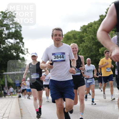 29.06.2025 - hella hamburg halbmarathon Jannik Wohlers http://msf.ph/oto/8151318 29.06.2025 10:14:36 Lombardsbrücke 1071, 1296, 1379, 1575, 1745, 2140, 2281, 2601, 2690, 3025, 3454, 3507, 3509, 3513, 3844, 4495, 4641, 5608, 5800, 6181, 6248, 7195, 7439, 7881, 8237, 8239, 8275, 8522, 8563, 8609, 8854, 9113, 9173, 9911, 9975, 10589, 10717, 10963, 11271, 11598, 11611, 11643, 11683, 12634, 13212, 13393, 13683, 14015, 14195, 14452, 14497, 14617, 14999, 15037, 15038, 15700, 16208, 16419, 17128, 17708, 17847, 18015, 18176 meine-sportfotos.de