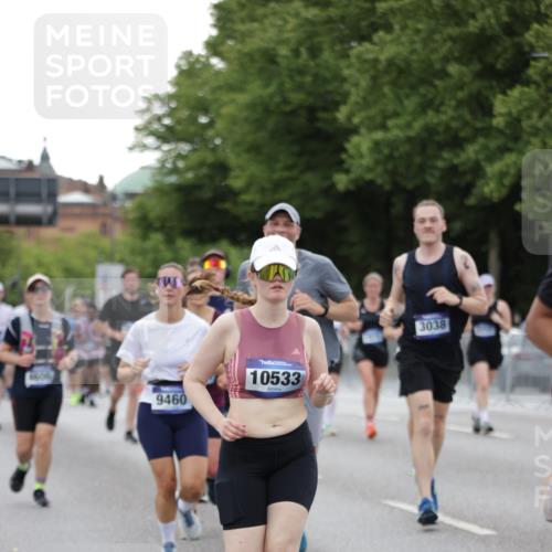 29.06.2025 - hella hamburg halbmarathon Jannik Wohlers http://msf.ph/oto/8151322 29.06.2025 10:51:35 Lombardsbrücke 1418, 1978, 3038, 4087, 4598, 4606, 5062, 5534, 6456, 6604, 7682, 8250, 8251, 8621, 9220, 9460, 9590, 9594, 9673, 9730, 10533, 10673, 10693, 11101, 11375, 12065, 12510, 12969, 14720, 14937, 14959, 15128, 16015, 16234, 17253, 17277, 17429, 17902, 18078, 18615, 18780, 18975 meine-sportfotos.de