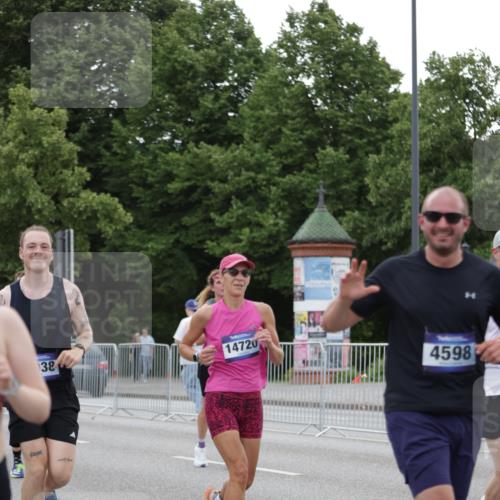29.06.2025 - hella hamburg halbmarathon Jannik Wohlers http://msf.ph/oto/8151332 29.06.2025 10:51:36 Lombardsbrücke 1418, 1978, 3038, 4087, 4273, 4598, 4606, 5062, 6456, 6604, 7682, 8250, 8251, 8621, 9220, 9460, 9590, 9594, 9673, 9730, 10533, 10673, 11101, 11375, 12065, 12510, 12969, 14720, 14937, 14959, 15128, 16015, 16234, 17253, 17277, 17429, 17902, 18078, 18615, 18780, 18975 meine-sportfotos.de