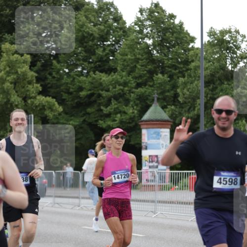 29.06.2025 - hella hamburg halbmarathon Jannik Wohlers http://msf.ph/oto/8151337 29.06.2025 10:51:36 Lombardsbrücke 1418, 1978, 3038, 4087, 4273, 4598, 4606, 5062, 6456, 6604, 7682, 8250, 8251, 8621, 9220, 9460, 9590, 9594, 9673, 9730, 10533, 10673, 11101, 11375, 12065, 12510, 12969, 14720, 14937, 14959, 15128, 16015, 16234, 17253, 17277, 17429, 17902, 18078, 18615, 18780, 18975 meine-sportfotos.de