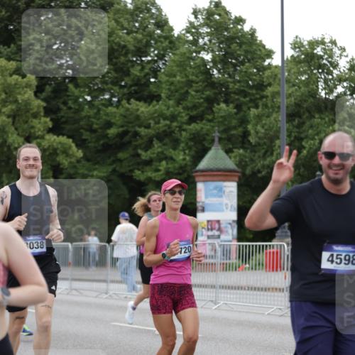 29.06.2025 - hella hamburg halbmarathon Jannik Wohlers http://msf.ph/oto/8151341 29.06.2025 10:51:36 Lombardsbrücke 1418, 1978, 3038, 4087, 4273, 4598, 4606, 5062, 6456, 6604, 7682, 8250, 8251, 8621, 9220, 9460, 9590, 9594, 9673, 9730, 10533, 10673, 11101, 11375, 12065, 12510, 12969, 14720, 14937, 14959, 15128, 16015, 16234, 17253, 17277, 17429, 17902, 18078, 18615, 18780, 18975 meine-sportfotos.de