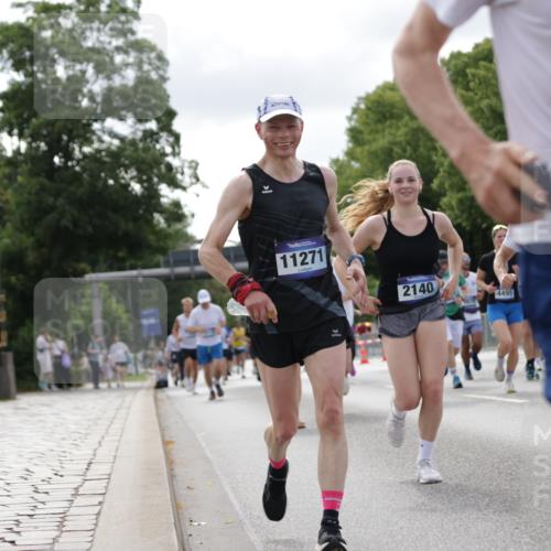 29.06.2025 - hella hamburg halbmarathon Jannik Wohlers http://msf.ph/oto/8151348 29.06.2025 10:14:38 Lombardsbrücke 1071, 1296, 1379, 1575, 1745, 2140, 2281, 2601, 2690, 3025, 3507, 3509, 3513, 3844, 4495, 4641, 5608, 5800, 6181, 6248, 6317, 7195, 7439, 7881, 8237, 8239, 8275, 8522, 8563, 8609, 8854, 9113, 9911, 9975, 10589, 10717, 10963, 11271, 11598, 11611, 11643, 11683, 12634, 13393, 13683, 13881, 14195, 14452, 14617, 14999, 15037, 15038, 16208, 16419, 17128, 17708, 17847, 18015, 18176 meine-sportfotos.de