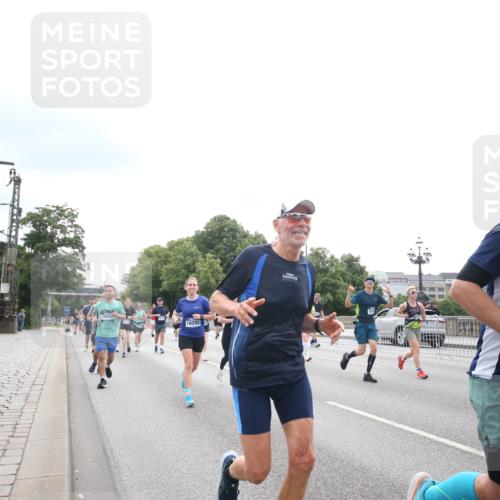 29.06.2025 - hella hamburg halbmarathon Jannik Wohlers http://msf.ph/oto/8151360 29.06.2025 10:35:13 Lombardsbrücke 1336, 1730, 1786, 1821, 2001, 2425, 2787, 3243, 4333, 4902, 4965, 5147, 5240, 5793, 6381, 6746, 6867, 7382, 8567, 9342, 9470, 9803, 9806, 9819, 10565, 10652, 12026, 12408, 12851, 13240, 13318, 13505, 13805, 13899, 14402, 14684, 15032, 16487, 16710, 17289, 17331, 17689, 17817, 17868, 17883, 17974, 17996, 17998, 18036, 18292, 18361, 18524, 18570, 18912 meine-sportfotos.de