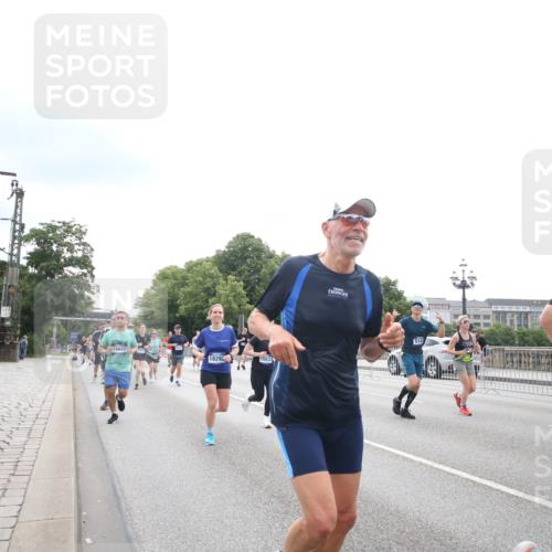 29.06.2025 - hella hamburg halbmarathon Jannik Wohlers http://msf.ph/oto/8151365 29.06.2025 10:35:13 Lombardsbrücke 1336, 1730, 1786, 1821, 2001, 2425, 2787, 3243, 4333, 4902, 4965, 5147, 5240, 5793, 6381, 6746, 6867, 7382, 8567, 9342, 9470, 9803, 9806, 9819, 10565, 10652, 12026, 12408, 12851, 13240, 13318, 13505, 13805, 13899, 14402, 14684, 15032, 16487, 16710, 17289, 17331, 17689, 17817, 17868, 17883, 17974, 17996, 17998, 18036, 18292, 18361, 18524, 18570, 18912 meine-sportfotos.de