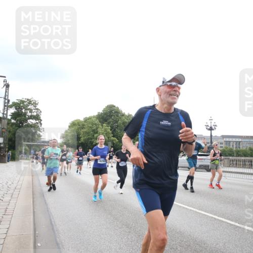 29.06.2025 - hella hamburg halbmarathon Jannik Wohlers http://msf.ph/oto/8151370 29.06.2025 10:35:13 Lombardsbrücke 1336, 1730, 1786, 1821, 2001, 2425, 2787, 3243, 4333, 4902, 4965, 5147, 5240, 5793, 6381, 6746, 6867, 7382, 8567, 9342, 9470, 9803, 9806, 9819, 10565, 10652, 12026, 12408, 12851, 13240, 13318, 13505, 13805, 13899, 14402, 14684, 15032, 16487, 16710, 17289, 17331, 17689, 17817, 17868, 17883, 17974, 17996, 17998, 18036, 18292, 18361, 18524, 18570, 18912 meine-sportfotos.de