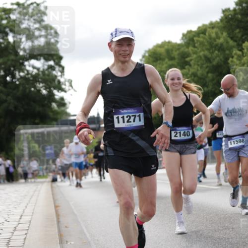 29.06.2025 - hella hamburg halbmarathon Jannik Wohlers http://msf.ph/oto/8151383 29.06.2025 10:14:38 Lombardsbrücke 1071, 1296, 1379, 1575, 1745, 2140, 2281, 2601, 2690, 3025, 3507, 3509, 3513, 3844, 4495, 4641, 5608, 5800, 6181, 6248, 6317, 7195, 7439, 7881, 8237, 8239, 8275, 8522, 8563, 8609, 8854, 9113, 9911, 9975, 10589, 10717, 10963, 11271, 11598, 11611, 11643, 11683, 12634, 13393, 13683, 13881, 14195, 14452, 14617, 14999, 15037, 15038, 16208, 16419, 17128, 17708, 17847, 18015, 18176 meine-sportfotos.de