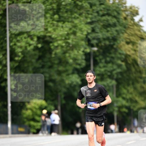 29.06.2025 - hella hamburg halbmarathon Dr. Thomas Lammeyer http://msf.ph/oto/8151384 29.06.2025 09:39:25 Kennedybrücke  meine-sportfotos.de
