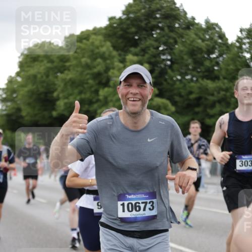 29.06.2025 - hella hamburg halbmarathon Jannik Wohlers http://msf.ph/oto/8151385 29.06.2025 10:51:38 Lombardsbrücke 1418, 1978, 3038, 4087, 4273, 4436, 4598, 4606, 5062, 6456, 6985, 7682, 8250, 8251, 8621, 9220, 9460, 9590, 9594, 9673, 9730, 10533, 10673, 11101, 11126, 11127, 11375, 12510, 12969, 14235, 14720, 15128, 16015, 16234, 17253, 17277, 17429, 17902, 18078, 18221, 18615, 18780, 18975 meine-sportfotos.de