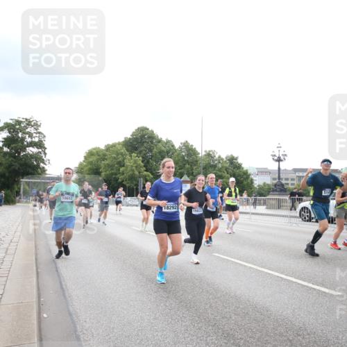 29.06.2025 - hella hamburg halbmarathon Jannik Wohlers http://msf.ph/oto/8151390 29.06.2025 10:35:14 Lombardsbrücke 1336, 1730, 1786, 1821, 2001, 2425, 2787, 3243, 4333, 4902, 4965, 5147, 5240, 5793, 6021, 6381, 6746, 6867, 7382, 8333, 8567, 9342, 9470, 9803, 9806, 9819, 10567, 10652, 12026, 12097, 12408, 12851, 13240, 13318, 13505, 13805, 13899, 14402, 14684, 15032, 16487, 16710, 17289, 17331, 17689, 17817, 17868, 17883, 17974, 17996, 17998, 18036, 18292, 18361, 18524, 18570, 18912 meine-sportfotos.de