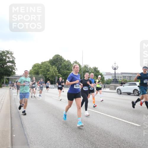 29.06.2025 - hella hamburg halbmarathon Jannik Wohlers http://msf.ph/oto/8151403 29.06.2025 10:35:14 Lombardsbrücke 1336, 1730, 1786, 1821, 2001, 2425, 2787, 3243, 4333, 4902, 4965, 5147, 5240, 5793, 6021, 6381, 6746, 6867, 7382, 8333, 8567, 9342, 9470, 9803, 9806, 9819, 10567, 10652, 12026, 12097, 12408, 12851, 13240, 13318, 13505, 13805, 13899, 14402, 14684, 15032, 16487, 16710, 17289, 17331, 17689, 17817, 17868, 17883, 17974, 17996, 17998, 18036, 18292, 18361, 18524, 18570, 18912 meine-sportfotos.de