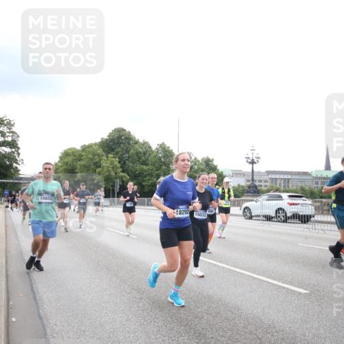 29.06.2025 - hella hamburg halbmarathon Jannik Wohlers http://msf.ph/oto/8151411 29.06.2025 10:35:14 Lombardsbrücke 1336, 1730, 1786, 1821, 2001, 2425, 2787, 3243, 4333, 4902, 4965, 5147, 5240, 5793, 6021, 6381, 6746, 6867, 7382, 8333, 8567, 9342, 9470, 9803, 9806, 9819, 10567, 10652, 12026, 12097, 12408, 12851, 13240, 13318, 13505, 13805, 13899, 14402, 14684, 15032, 16487, 16710, 17289, 17331, 17689, 17817, 17868, 17883, 17974, 17996, 17998, 18036, 18292, 18361, 18524, 18570, 18912 meine-sportfotos.de