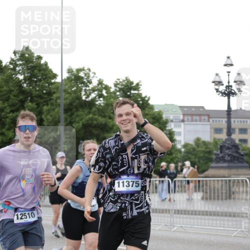 29.06.2025 - hella hamburg halbmarathon Jannik Wohlers http://msf.ph/oto/8151438 29.06.2025 10:51:41 Lombardsbrücke 1418, 1978, 3038, 4087, 4273, 4436, 4598, 4606, 5062, 6403, 6404, 6406, 6456, 6985, 7682, 8194, 8196, 8250, 8251, 8621, 9460, 9730, 10342, 10533, 10673, 11101, 11126, 11127, 11375, 12089, 12510, 12525, 12969, 13538, 14215, 14235, 14720, 15128, 16015, 16234, 17253, 17277, 17902, 18078, 18221, 18615, 18780, 18975 meine-sportfotos.de