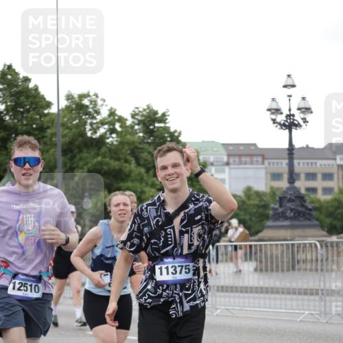 29.06.2025 - hella hamburg halbmarathon Jannik Wohlers http://msf.ph/oto/8151450 29.06.2025 10:51:41 Lombardsbrücke 1418, 1978, 3038, 4087, 4273, 4436, 4598, 4606, 5062, 6403, 6404, 6406, 6456, 6985, 7682, 8194, 8196, 8250, 8251, 8621, 9460, 9730, 10342, 10533, 10673, 11101, 11126, 11127, 11375, 12089, 12510, 12525, 12969, 13538, 14215, 14235, 14720, 15128, 16015, 16234, 17253, 17277, 17902, 18078, 18221, 18615, 18780, 18975 meine-sportfotos.de
