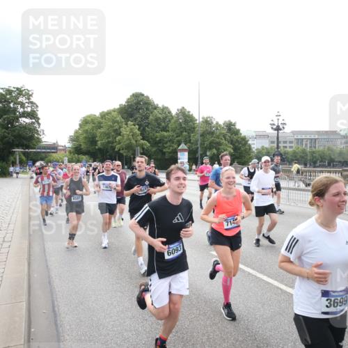 29.06.2025 - hella hamburg halbmarathon Jannik Wohlers http://msf.ph/oto/8151465 29.06.2025 10:35:51 Lombardsbrücke 1008, 1010, 1102, 1775, 1780, 1835, 2870, 3398, 3404, 3699, 3741, 3877, 4245, 4326, 4442, 4937, 5012, 5246, 5427, 5540, 5573, 5666, 5809, 5919, 6092, 6093, 6184, 6417, 6896, 7086, 7111, 7140, 7275, 7575, 7576, 8356, 8498, 8581, 9117, 9229, 9978, 10112, 10146, 10336, 10341, 10577, 11010, 11541, 12343, 12660, 12661, 13227, 13422, 13600, 13602, 13679, 14249, 14251, 14296, 15075, 15078, 15234, 15248, 15370, 15587, 15617, 15618, 15676, 15677, 15876 meine-sportfotos.de
