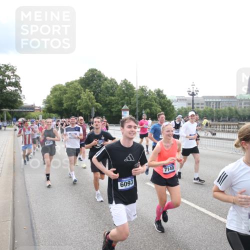 29.06.2025 - hella hamburg halbmarathon Jannik Wohlers http://msf.ph/oto/8151470 29.06.2025 10:35:51 Lombardsbrücke 1008, 1010, 1102, 1775, 1780, 1835, 2870, 3398, 3404, 3699, 3741, 3877, 4245, 4326, 4442, 4937, 5012, 5246, 5427, 5540, 5573, 5666, 5809, 5919, 6092, 6093, 6184, 6417, 6896, 7086, 7111, 7140, 7275, 7575, 7576, 8356, 8498, 8581, 9117, 9229, 9978, 10112, 10146, 10336, 10341, 10577, 11010, 11541, 12343, 12660, 12661, 13227, 13422, 13600, 13602, 13679, 14249, 14251, 14296, 15075, 15078, 15234, 15248, 15370, 15587, 15617, 15618, 15676, 15677, 15876 meine-sportfotos.de