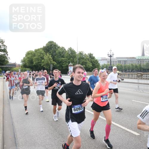 29.06.2025 - hella hamburg halbmarathon Jannik Wohlers http://msf.ph/oto/8151472 29.06.2025 10:35:51 Lombardsbrücke 1008, 1010, 1102, 1775, 1780, 1835, 2870, 3398, 3404, 3699, 3741, 3877, 4245, 4326, 4442, 4937, 5012, 5246, 5427, 5540, 5573, 5666, 5809, 5919, 6092, 6093, 6184, 6417, 6896, 7086, 7111, 7140, 7275, 7575, 7576, 8356, 8498, 8581, 9117, 9229, 9978, 10112, 10146, 10336, 10341, 10577, 11010, 11541, 12343, 12660, 12661, 13227, 13422, 13600, 13602, 13679, 14249, 14251, 14296, 15075, 15078, 15234, 15248, 15370, 15587, 15617, 15618, 15676, 15677, 15876 meine-sportfotos.de