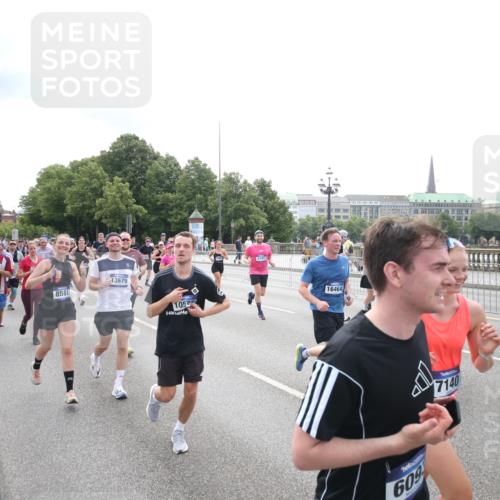 29.06.2025 - hella hamburg halbmarathon Jannik Wohlers http://msf.ph/oto/8151492 29.06.2025 10:35:51 Lombardsbrücke 1008, 1010, 1102, 1775, 1780, 1835, 2870, 3398, 3404, 3699, 3741, 3877, 4245, 4326, 4442, 4937, 5012, 5246, 5427, 5540, 5573, 5666, 5809, 5919, 6092, 6093, 6184, 6417, 6896, 7086, 7111, 7140, 7275, 7575, 7576, 8356, 8498, 8581, 9117, 9229, 9978, 10112, 10146, 10336, 10341, 10577, 11010, 11541, 12343, 12660, 12661, 13227, 13422, 13600, 13602, 13679, 14249, 14251, 14296, 15075, 15078, 15234, 15248, 15370, 15587, 15617, 15618, 15676, 15677, 15876 meine-sportfotos.de
