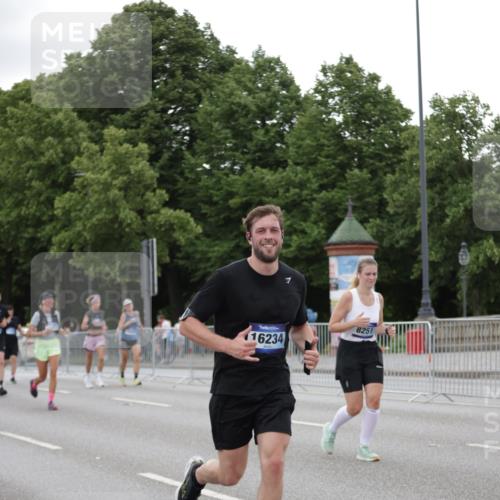 29.06.2025 - hella hamburg halbmarathon Jannik Wohlers http://msf.ph/oto/8151499 29.06.2025 10:51:42 Lombardsbrücke 1418, 1978, 3038, 4087, 4273, 4436, 4598, 4606, 5062, 5262, 6403, 6404, 6406, 6456, 6985, 7682, 7691, 8194, 8196, 8250, 8251, 8621, 9460, 9730, 10342, 10533, 10673, 11101, 11126, 11127, 11375, 12089, 12510, 12525, 12969, 13538, 14215, 14235, 14720, 15128, 16015, 16234, 17253, 17277, 17326, 17327, 17902, 18078, 18221, 18615, 18975 meine-sportfotos.de