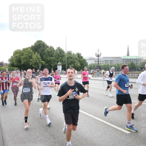 29.06.2025 - hella hamburg halbmarathon Jannik Wohlers http://msf.ph/oto/8151514 29.06.2025 10:35:52 Lombardsbrücke 1008, 1010, 1102, 1775, 1780, 1835, 2870, 3398, 3404, 3699, 3741, 3877, 4245, 4326, 4442, 4937, 5012, 5246, 5427, 5540, 5573, 5666, 5809, 5919, 6092, 6093, 6417, 6896, 7086, 7111, 7140, 7275, 7575, 7576, 8356, 8498, 8530, 8581, 9117, 9229, 9978, 10024, 10112, 10146, 10336, 10341, 10577, 11010, 11541, 11637, 12343, 12660, 12661, 13227, 13422, 13600, 13679, 14249, 14251, 14296, 15075, 15078, 15234, 15248, 15370, 15587, 15617, 15618, 15676, 15677, 15876 meine-sportfotos.de