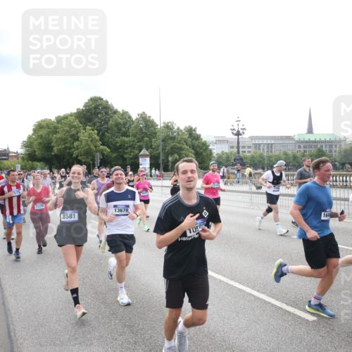 29.06.2025 - hella hamburg halbmarathon Jannik Wohlers http://msf.ph/oto/8151519 29.06.2025 10:35:52 Lombardsbrücke 1008, 1010, 1102, 1775, 1780, 1835, 2870, 3398, 3404, 3699, 3741, 3877, 4245, 4326, 4442, 4937, 5012, 5246, 5427, 5540, 5573, 5666, 5809, 5919, 6092, 6093, 6417, 6896, 7086, 7111, 7140, 7275, 7575, 7576, 8356, 8498, 8530, 8581, 9117, 9229, 9978, 10024, 10112, 10146, 10336, 10341, 10577, 11010, 11541, 11637, 12343, 12660, 12661, 13227, 13422, 13600, 13679, 14249, 14251, 14296, 15075, 15078, 15234, 15248, 15370, 15587, 15617, 15618, 15676, 15677, 15876 meine-sportfotos.de