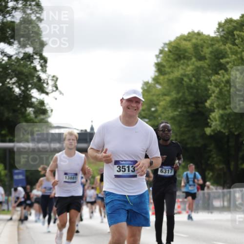 29.06.2025 - hella hamburg halbmarathon Jannik Wohlers http://msf.ph/oto/8151527 29.06.2025 10:14:43 Lombardsbrücke 1296, 1379, 1524, 1575, 1745, 2140, 2281, 3507, 3509, 3513, 3650, 3844, 4495, 4641, 5800, 5986, 6181, 6248, 6317, 7439, 7881, 8237, 8239, 8275, 8522, 8563, 8609, 8854, 9113, 9911, 9975, 10589, 10717, 11271, 11598, 11611, 11683, 12634, 13683, 13881, 14195, 14617, 14999, 15037, 15038, 16208, 16419, 17128, 17708, 17847, 18769, 18800 meine-sportfotos.de