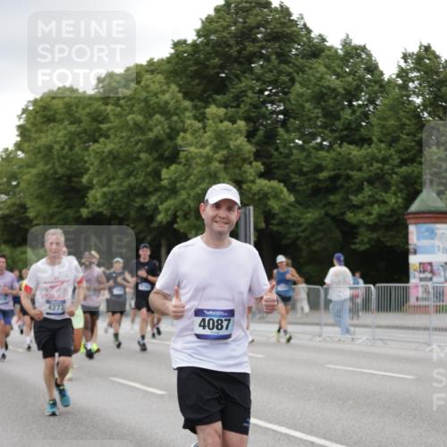 29.06.2025 - hella hamburg halbmarathon Jannik Wohlers http://msf.ph/oto/8151531 29.06.2025 10:51:43 Lombardsbrücke 1418, 1978, 3038, 4087, 4273, 4436, 4598, 4606, 5062, 5262, 6403, 6404, 6406, 6456, 6985, 7682, 7691, 8194, 8196, 8250, 8251, 8621, 9368, 9460, 9730, 10342, 10533, 10673, 11101, 11126, 11127, 11375, 12089, 12510, 12525, 12969, 13538, 14215, 14235, 14720, 15128, 16015, 16234, 16262, 16973, 17253, 17277, 17326, 17327, 17902, 18078, 18221, 18615 meine-sportfotos.de