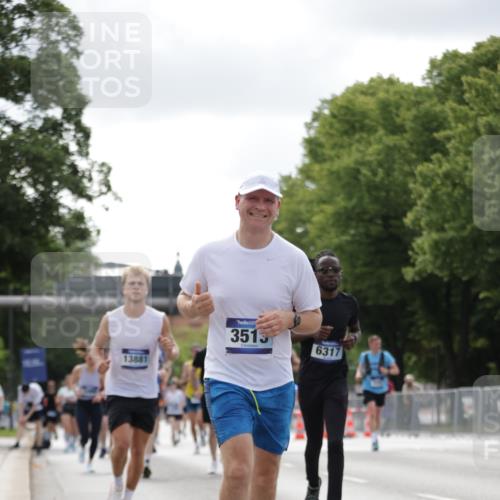 29.06.2025 - hella hamburg halbmarathon Jannik Wohlers http://msf.ph/oto/8151532 29.06.2025 10:14:44 Lombardsbrücke 1296, 1379, 1524, 1575, 1745, 2140, 2281, 3507, 3509, 3513, 3650, 3844, 4495, 4641, 5800, 5986, 6181, 6248, 6317, 7881, 8237, 8239, 8275, 8522, 8563, 8609, 8854, 9113, 9847, 9911, 9975, 10589, 10717, 11271, 11598, 11611, 11683, 12634, 13683, 13881, 14617, 14999, 15037, 15038, 16208, 16419, 17128, 17708, 17847, 18769, 18800, 18939 meine-sportfotos.de