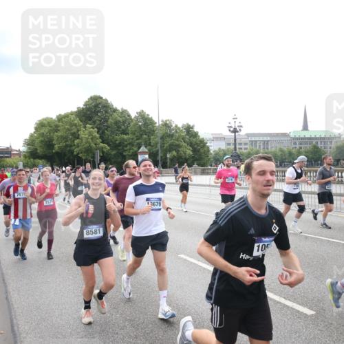 29.06.2025 - hella hamburg halbmarathon Jannik Wohlers http://msf.ph/oto/8151534 29.06.2025 10:35:52 Lombardsbrücke 1008, 1010, 1102, 1775, 1780, 1835, 2870, 3398, 3404, 3699, 3741, 3877, 4245, 4326, 4442, 4937, 5012, 5246, 5427, 5540, 5573, 5666, 5809, 5919, 6092, 6093, 6417, 6896, 7086, 7111, 7140, 7275, 7575, 7576, 8356, 8498, 8530, 8581, 9117, 9229, 9978, 10024, 10112, 10146, 10336, 10341, 10577, 11010, 11541, 11637, 12343, 12660, 12661, 13227, 13422, 13600, 13679, 14249, 14251, 14296, 15075, 15078, 15234, 15248, 15370, 15587, 15617, 15618, 15676, 15677, 15876 meine-sportfotos.de