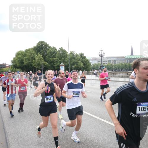 29.06.2025 - hella hamburg halbmarathon Jannik Wohlers http://msf.ph/oto/8151541 29.06.2025 10:35:52 Lombardsbrücke 1008, 1010, 1102, 1775, 1780, 1835, 2870, 3398, 3404, 3699, 3741, 3877, 4245, 4326, 4442, 4937, 5012, 5246, 5427, 5540, 5573, 5666, 5809, 5919, 6092, 6093, 6417, 6896, 7086, 7111, 7140, 7275, 7575, 7576, 8356, 8498, 8530, 8581, 9117, 9229, 9978, 10024, 10112, 10146, 10336, 10341, 10577, 11010, 11541, 11637, 12343, 12660, 12661, 13227, 13422, 13600, 13679, 14249, 14251, 14296, 15075, 15078, 15234, 15248, 15370, 15587, 15617, 15618, 15676, 15677, 15876 meine-sportfotos.de