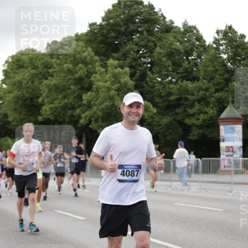 29.06.2025 - hella hamburg halbmarathon Jannik Wohlers http://msf.ph/oto/8151542 29.06.2025 10:51:43 Lombardsbrücke 1418, 1978, 3038, 4087, 4273, 4436, 4598, 4606, 5062, 5262, 6403, 6404, 6406, 6456, 6985, 7682, 7691, 8194, 8196, 8250, 8251, 8621, 9368, 9460, 9730, 10342, 10533, 10673, 11101, 11126, 11127, 11375, 12089, 12510, 12525, 12969, 13538, 14215, 14235, 14720, 15128, 16015, 16234, 16262, 16973, 17253, 17277, 17326, 17327, 17902, 18078, 18221, 18615 meine-sportfotos.de