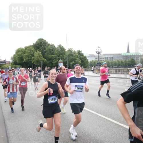 29.06.2025 - hella hamburg halbmarathon Jannik Wohlers http://msf.ph/oto/8151543 29.06.2025 10:35:52 Lombardsbrücke 1008, 1010, 1102, 1775, 1780, 1835, 2870, 3398, 3404, 3699, 3741, 3877, 4245, 4326, 4442, 4937, 5012, 5246, 5427, 5540, 5573, 5666, 5809, 5919, 6092, 6093, 6417, 6896, 7086, 7111, 7140, 7275, 7575, 7576, 8356, 8498, 8530, 8581, 9117, 9229, 9978, 10024, 10112, 10146, 10336, 10341, 10577, 11010, 11541, 11637, 12343, 12660, 12661, 13227, 13422, 13600, 13679, 14249, 14251, 14296, 15075, 15078, 15234, 15248, 15370, 15587, 15617, 15618, 15676, 15677, 15876 meine-sportfotos.de