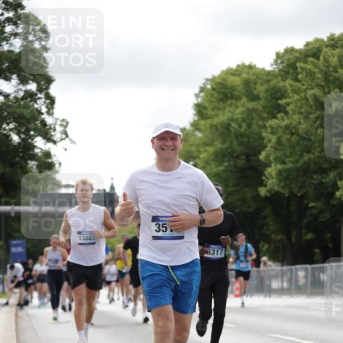 29.06.2025 - hella hamburg halbmarathon Jannik Wohlers http://msf.ph/oto/8151544 29.06.2025 10:14:44 Lombardsbrücke 1296, 1379, 1524, 1575, 1745, 2140, 2281, 3507, 3509, 3513, 3650, 3844, 4495, 4641, 5800, 5986, 6181, 6248, 6317, 7881, 8237, 8239, 8275, 8522, 8563, 8609, 8854, 9113, 9847, 9911, 9975, 10589, 10717, 11271, 11598, 11611, 11683, 12634, 13683, 13881, 14617, 14999, 15037, 15038, 16208, 16419, 17128, 17708, 17847, 18769, 18800, 18939 meine-sportfotos.de