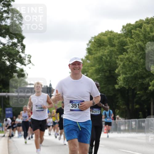 29.06.2025 - hella hamburg halbmarathon Jannik Wohlers http://msf.ph/oto/8151547 29.06.2025 10:14:44 Lombardsbrücke 1296, 1379, 1524, 1575, 1745, 2140, 2281, 3507, 3509, 3513, 3650, 3844, 4495, 4641, 5800, 5986, 6181, 6248, 6317, 7881, 8237, 8239, 8275, 8522, 8563, 8609, 8854, 9113, 9847, 9911, 9975, 10589, 10717, 11271, 11598, 11611, 11683, 12634, 13683, 13881, 14617, 14999, 15037, 15038, 16208, 16419, 17128, 17708, 17847, 18769, 18800, 18939 meine-sportfotos.de