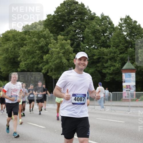 29.06.2025 - hella hamburg halbmarathon Jannik Wohlers http://msf.ph/oto/8151554 29.06.2025 10:51:43 Lombardsbrücke 1418, 1978, 3038, 4087, 4273, 4436, 4598, 4606, 5062, 5262, 6403, 6404, 6406, 6456, 6985, 7682, 7691, 8194, 8196, 8250, 8251, 8621, 9368, 9460, 9730, 10342, 10533, 10673, 11101, 11126, 11127, 11375, 12089, 12510, 12525, 12969, 13538, 14215, 14235, 14720, 15128, 16015, 16234, 16262, 16973, 17253, 17277, 17326, 17327, 17902, 18078, 18221, 18615 meine-sportfotos.de