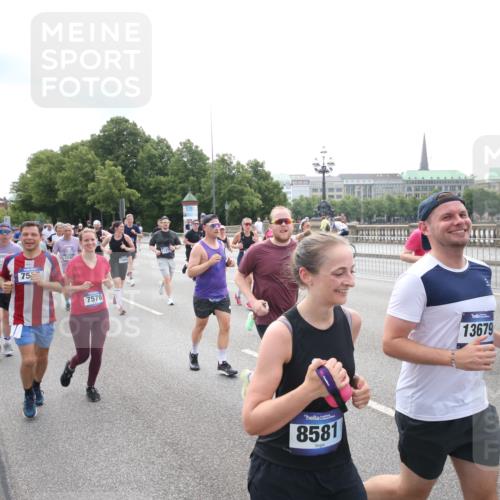 29.06.2025 - hella hamburg halbmarathon Jannik Wohlers http://msf.ph/oto/8151566 29.06.2025 10:35:53 Lombardsbrücke 1008, 1010, 1102, 1780, 1835, 2870, 3398, 3404, 3699, 3741, 3877, 4245, 4326, 4442, 4937, 5012, 5246, 5427, 5540, 5573, 5666, 5747, 5809, 5919, 6092, 6093, 6417, 6896, 7086, 7111, 7140, 7275, 7575, 7576, 8356, 8498, 8530, 8581, 9115, 9117, 9229, 9978, 10024, 10112, 10146, 10336, 10341, 10577, 10984, 11010, 11541, 11637, 12343, 12493, 12660, 12661, 13227, 13422, 13600, 13679, 14249, 14251, 14296, 15075, 15078, 15234, 15370, 15587, 15617, 15618, 15676, 15677, 15876 meine-sportfotos.de