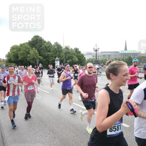 29.06.2025 - hella hamburg halbmarathon Jannik Wohlers http://msf.ph/oto/8151571 29.06.2025 10:35:53 Lombardsbrücke 1008, 1010, 1102, 1780, 1835, 2870, 3398, 3404, 3699, 3741, 3877, 4245, 4326, 4442, 4937, 5012, 5246, 5427, 5540, 5573, 5666, 5747, 5809, 5919, 6092, 6093, 6417, 6896, 7086, 7111, 7140, 7275, 7575, 7576, 8356, 8498, 8530, 8581, 9115, 9117, 9229, 9978, 10024, 10112, 10146, 10336, 10341, 10577, 10984, 11010, 11541, 11637, 12343, 12493, 12660, 12661, 13227, 13422, 13600, 13679, 14249, 14251, 14296, 15075, 15078, 15234, 15370, 15587, 15617, 15618, 15676, 15677, 15876 meine-sportfotos.de