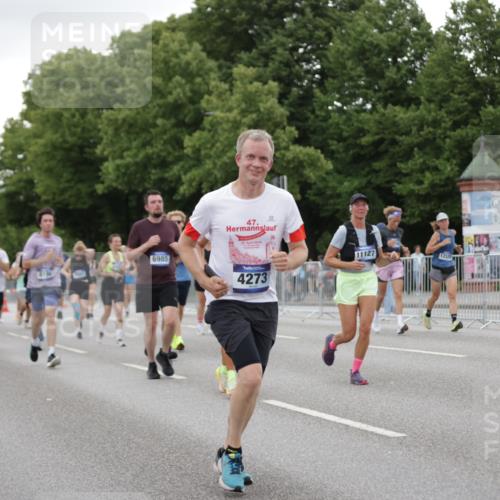 29.06.2025 - hella hamburg halbmarathon Jannik Wohlers http://msf.ph/oto/8151578 29.06.2025 10:51:45 Lombardsbrücke 1418, 1978, 3038, 4087, 4273, 4436, 4598, 4606, 4815, 5062, 5262, 6386, 6403, 6404, 6406, 6456, 6985, 7690, 7691, 8194, 8196, 8250, 8251, 8621, 9368, 9460, 9730, 10342, 10634, 10673, 10884, 11126, 11127, 11375, 11736, 11899, 11974, 12089, 12247, 12510, 12525, 12969, 13094, 13538, 14215, 14235, 14720, 16015, 16234, 16262, 16492, 16973, 17253, 17277, 17326, 17327, 18078, 18221, 18756, 18817 meine-sportfotos.de