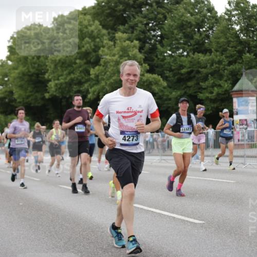 29.06.2025 - hella hamburg halbmarathon Jannik Wohlers http://msf.ph/oto/8151584 29.06.2025 10:51:45 Lombardsbrücke 1418, 1978, 3038, 4087, 4273, 4436, 4598, 4606, 4815, 5062, 5262, 6386, 6403, 6404, 6406, 6456, 6985, 7690, 7691, 8194, 8196, 8250, 8251, 8621, 9368, 9460, 9730, 10342, 10634, 10673, 10884, 11126, 11127, 11375, 11736, 11899, 11974, 12089, 12247, 12510, 12525, 12969, 13094, 13538, 14215, 14235, 14720, 16015, 16234, 16262, 16492, 16973, 17253, 17277, 17326, 17327, 18078, 18221, 18756, 18817 meine-sportfotos.de
